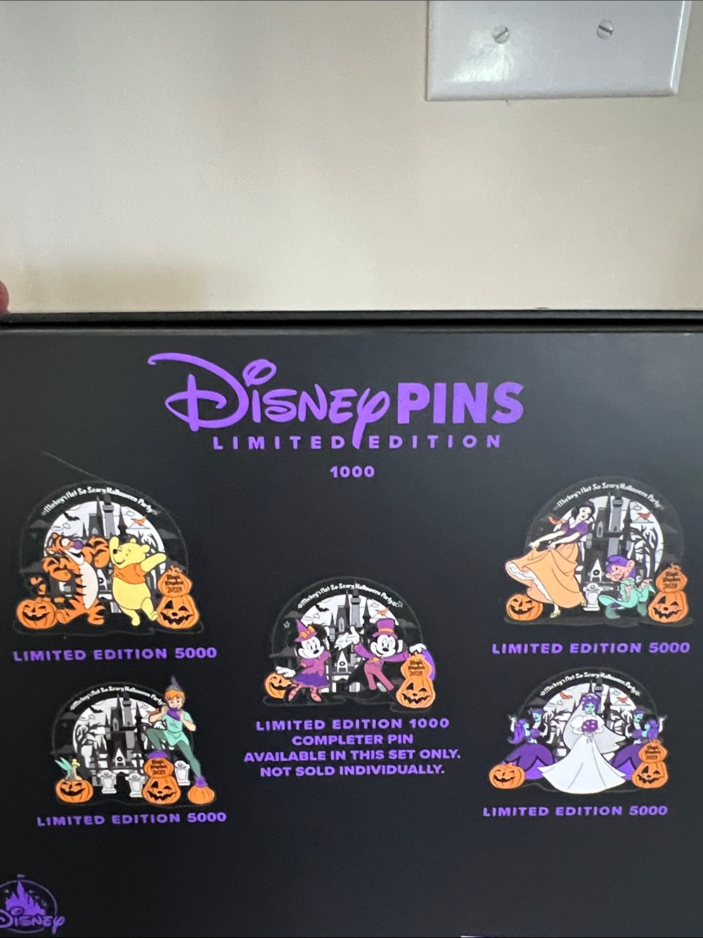 MNSSHP Disney World limited edition pin set - Picture 3 of 3